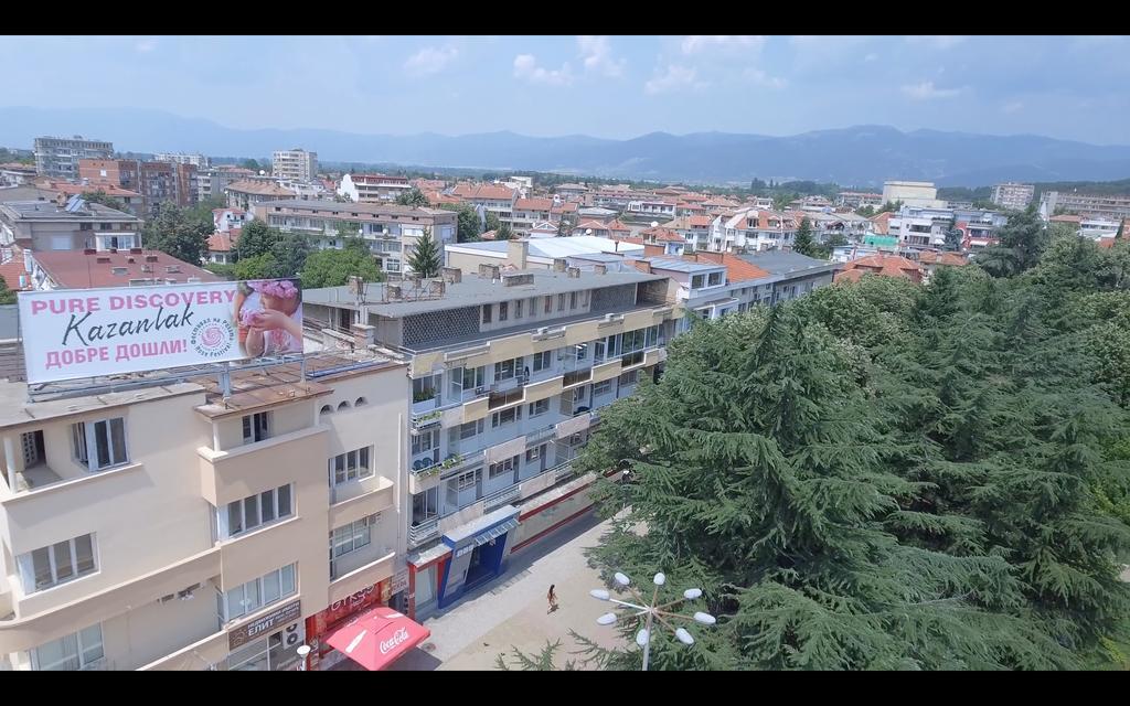 Appartement Square view à Kazanlŭk Extérieur photo
